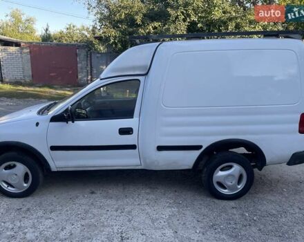Белый Опель Комбо груз.-пасс., объемом двигателя 1.4 л и пробегом 274 тыс. км за 1300 $, фото 10 на Automoto.ua