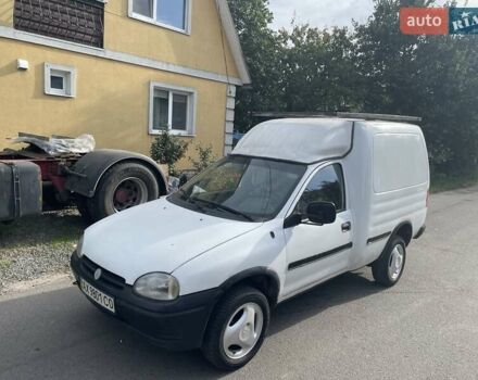 Белый Опель Комбо груз.-пасс., объемом двигателя 1.4 л и пробегом 274 тыс. км за 1300 $, фото 1 на Automoto.ua