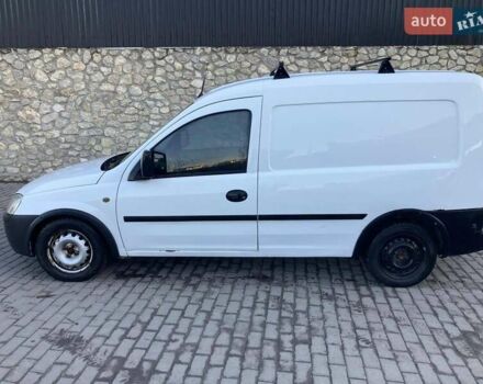 Белый Опель Комбо груз.-пасс., объемом двигателя 1.69 л и пробегом 294 тыс. км за 2300 $, фото 2 на Automoto.ua