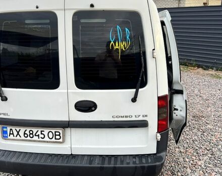 Белый Опель Комбо груз.-пасс., объемом двигателя 1.7 л и пробегом 350 тыс. км за 2499 $, фото 2 на Automoto.ua