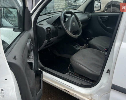 Білий Опель Комбо вант.-пас., об'ємом двигуна 1.7 л та пробігом 270 тис. км за 1700 $, фото 4 на Automoto.ua