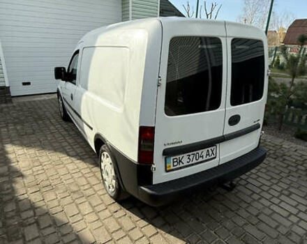 Белый Опель Комбо груз.-пасс., объемом двигателя 1.6 л и пробегом 219 тыс. км за 3999 $, фото 4 на Automoto.ua