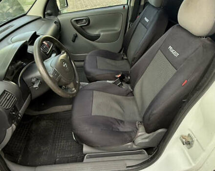 Белый Опель Комбо груз.-пасс., объемом двигателя 1.6 л и пробегом 219 тыс. км за 3500 $, фото 8 на Automoto.ua