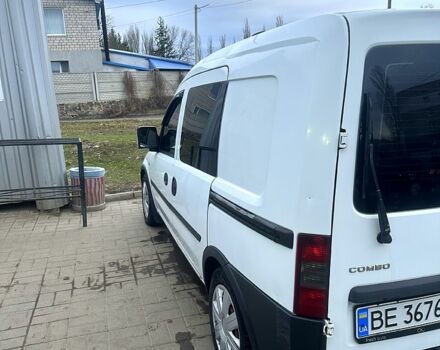 Белый Опель Комбо груз.-пасс., объемом двигателя 16 л и пробегом 451 тыс. км за 3300 $, фото 3 на Automoto.ua