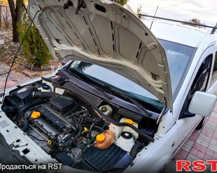 Белый Опель Комбо груз.-пасс., объемом двигателя 1.6 л и пробегом 290 тыс. км за 2400 $, фото 4 на Automoto.ua