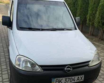 Белый Опель Комбо груз.-пасс., объемом двигателя 1.6 л и пробегом 219 тыс. км за 3500 $, фото 1 на Automoto.ua