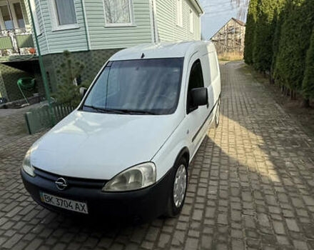 Белый Опель Комбо груз.-пасс., объемом двигателя 1.6 л и пробегом 219 тыс. км за 3500 $, фото 2 на Automoto.ua