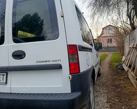 Белый Опель Комбо груз.-пасс., объемом двигателя 1.2 л и пробегом 410 тыс. км за 3500 $, фото 3 на Automoto.ua