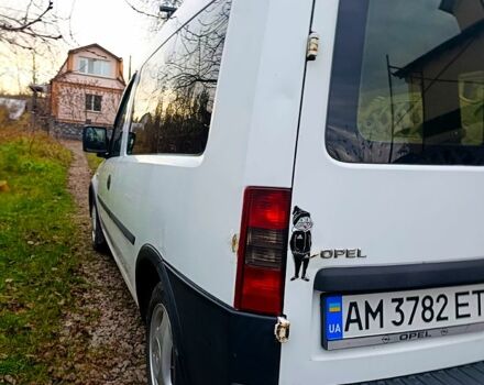 Белый Опель Комбо груз.-пасс., объемом двигателя 1.2 л и пробегом 410 тыс. км за 3500 $, фото 2 на Automoto.ua