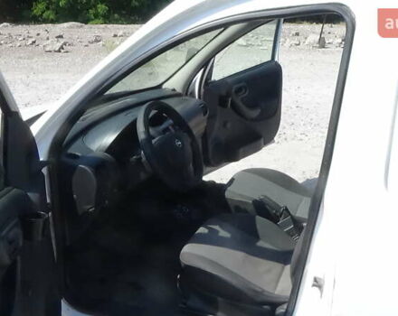 Белый Опель Комбо груз.-пасс., объемом двигателя 1.4 л и пробегом 250 тыс. км за 2900 $, фото 14 на Automoto.ua