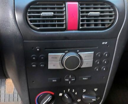 Белый Опель Комбо груз.-пасс., объемом двигателя 1.2 л и пробегом 150 тыс. км за 2900 $, фото 3 на Automoto.ua