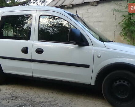 Белый Опель Комбо груз.-пасс., объемом двигателя 1.4 л и пробегом 250 тыс. км за 2900 $, фото 9 на Automoto.ua