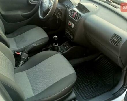 Білий Опель Комбо вант.-пас., об'ємом двигуна 1.25 л та пробігом 426 тис. км за 3999 $, фото 9 на Automoto.ua