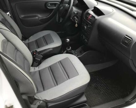 Белый Опель Комбо груз.-пасс., объемом двигателя 1.2 л и пробегом 154 тыс. км за 3800 $, фото 8 на Automoto.ua