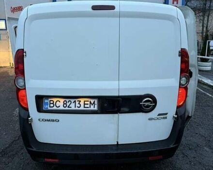 Белый Опель Комбо груз.-пасс., объемом двигателя 1.2 л и пробегом 348 тыс. км за 4300 $, фото 2 на Automoto.ua