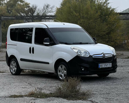 Опель Комбо вант.-пас. 2012 у Кам'янське (Дніпродзержинськ) на Automoto.ua Білий Опель Комбо вант.-пас., об'ємом двигуна 1.3 л та пробігом 284 тис. км за 5200 $, фото 17 на Automoto.ua