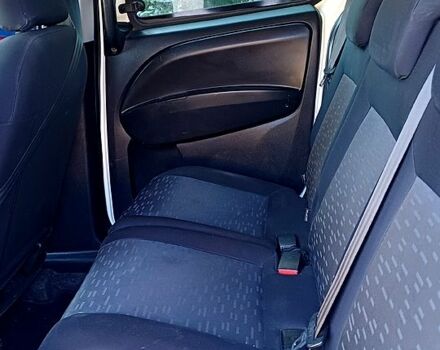 Белый Опель Комбо груз.-пасс., объемом двигателя 1.6 л и пробегом 300 тыс. км за 7400 $, фото 4 на Automoto.ua