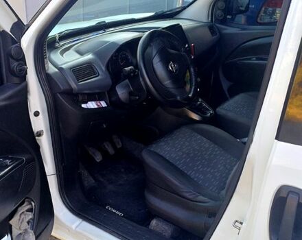 Белый Опель Комбо груз.-пасс., объемом двигателя 1.6 л и пробегом 300 тыс. км за 7400 $, фото 12 на Automoto.ua