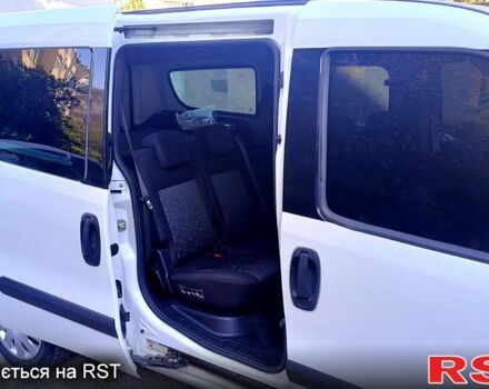 Белый Опель Комбо груз.-пасс., объемом двигателя 1.6 л и пробегом 300 тыс. км за 7400 $, фото 2 на Automoto.ua