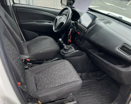 Белый Опель Комбо груз.-пасс., объемом двигателя 1.3 л и пробегом 280 тыс. км за 4800 $, фото 9 на Automoto.ua