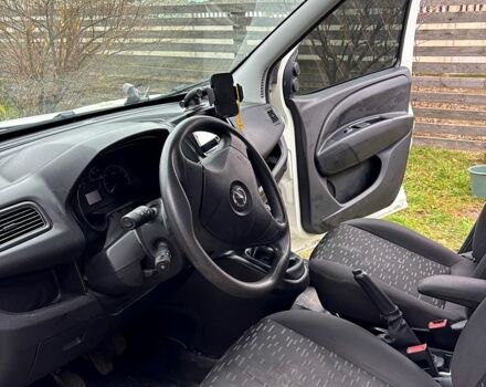 Белый Опель Комбо груз.-пасс., объемом двигателя 1.6 л и пробегом 247 тыс. км за 8000 $, фото 7 на Automoto.ua