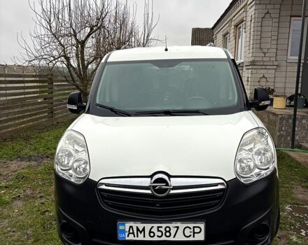 Белый Опель Комбо груз.-пасс., объемом двигателя 1.6 л и пробегом 247 тыс. км за 8000 $, фото 1 на Automoto.ua