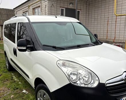 Белый Опель Комбо груз.-пасс., объемом двигателя 1.6 л и пробегом 247 тыс. км за 8000 $, фото 2 на Automoto.ua