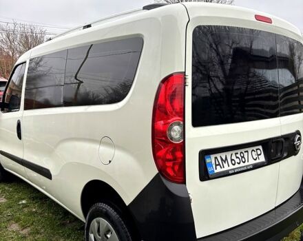 Белый Опель Комбо груз.-пасс., объемом двигателя 1.6 л и пробегом 247 тыс. км за 8000 $, фото 3 на Automoto.ua