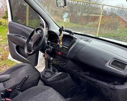 Белый Опель Комбо груз.-пасс., объемом двигателя 1.6 л и пробегом 247 тыс. км за 8000 $, фото 8 на Automoto.ua