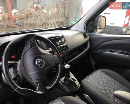 Белый Опель Комбо груз.-пасс., объемом двигателя 1.25 л и пробегом 260 тыс. км за 8900 $, фото 4 на Automoto.ua