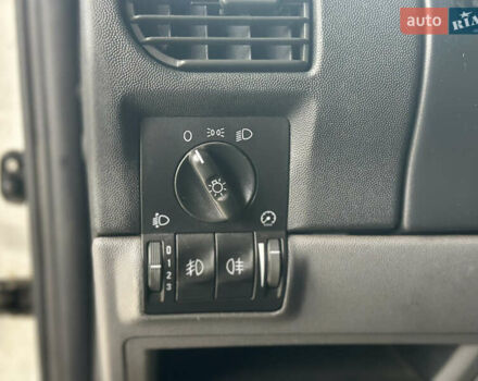 Белый Опель Комбо груз.-пасс., объемом двигателя 1.69 л и пробегом 240 тыс. км за 3200 $, фото 11 на Automoto.ua