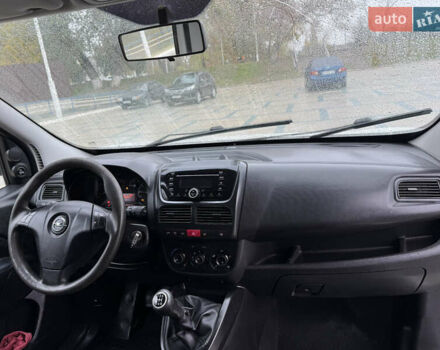 Белый Опель Комбо груз.-пасс., объемом двигателя 1.25 л и пробегом 350 тыс. км за 4500 $, фото 12 на Automoto.ua