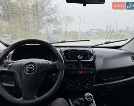 Белый Опель Комбо груз.-пасс., объемом двигателя 1.25 л и пробегом 350 тыс. км за 4500 $, фото 9 на Automoto.ua