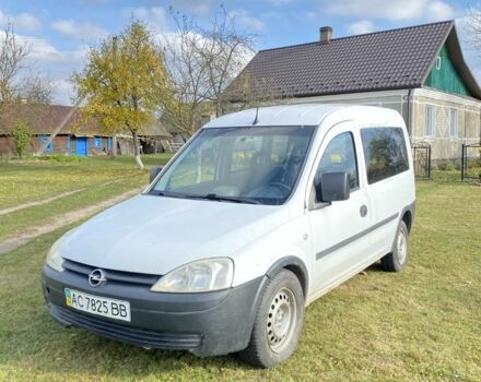 Белый Опель Комбо груз.-пасс., объемом двигателя 1.3 л и пробегом 300 тыс. км за 2600 $, фото 1 на Automoto.ua
