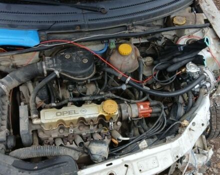 Белый Опель Комбо груз.-пасс., объемом двигателя 1.4 л и пробегом 285 тыс. км за 500 $, фото 4 на Automoto.ua