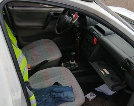 Белый Опель Комбо груз.-пасс., объемом двигателя 1.4 л и пробегом 285 тыс. км за 500 $, фото 6 на Automoto.ua