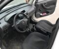 Белый Опель Комбо груз.-пасс., объемом двигателя 1.2 л и пробегом 250 тыс. км за 2400 $, фото 4 на Automoto.ua