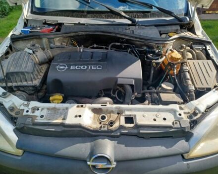 Белый Опель Комбо груз.-пасс., объемом двигателя 1.2 л и пробегом 290 тыс. км за 3600 $, фото 1 на Automoto.ua