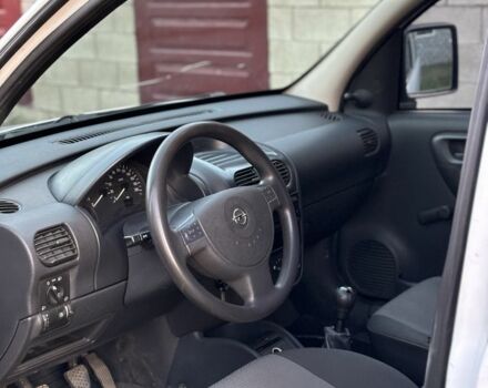 Белый Опель Комбо груз.-пасс., объемом двигателя 1.3 л и пробегом 230 тыс. км за 4100 $, фото 4 на Automoto.ua