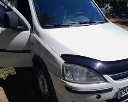 Белый Опель Комбо груз.-пасс., объемом двигателя 1.4 л и пробегом 249 тыс. км за 4500 $, фото 5 на Automoto.ua