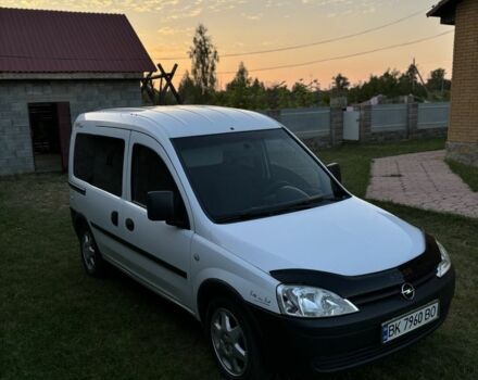 Белый Опель Комбо груз.-пасс., объемом двигателя 1.3 л и пробегом 230 тыс. км за 4100 $, фото 2 на Automoto.ua