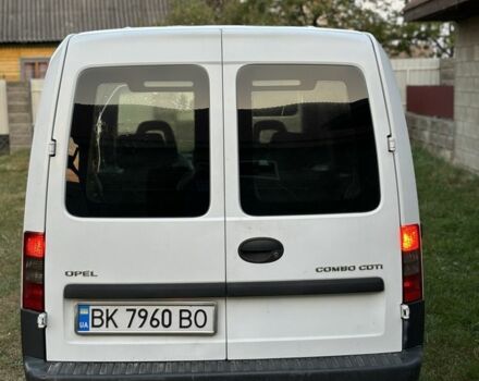 Белый Опель Комбо груз.-пасс., объемом двигателя 1.3 л и пробегом 230 тыс. км за 4100 $, фото 1 на Automoto.ua