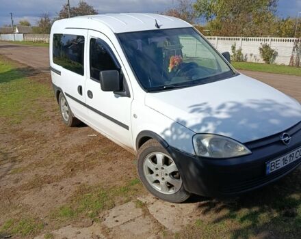 Белый Опель Комбо груз.-пасс., объемом двигателя 2 л и пробегом 260 тыс. км за 5000 $, фото 8 на Automoto.ua