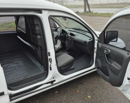 Белый Опель Комбо груз.-пасс., объемом двигателя 1.7 л и пробегом 232 тыс. км за 3750 $, фото 11 на Automoto.ua