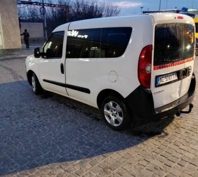 Белый Опель Комбо груз.-пасс., объемом двигателя 1.2 л и пробегом 260 тыс. км за 5000 $, фото 3 на Automoto.ua