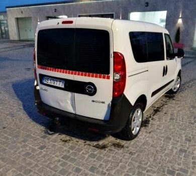 Белый Опель Комбо груз.-пасс., объемом двигателя 1.2 л и пробегом 260 тыс. км за 5000 $, фото 2 на Automoto.ua