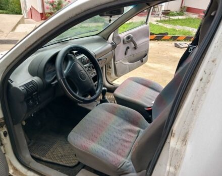 Білий Опель Комбо вант.-пас., об'ємом двигуна 1.7 л та пробігом 426 тис. км за 1200 $, фото 5 на Automoto.ua