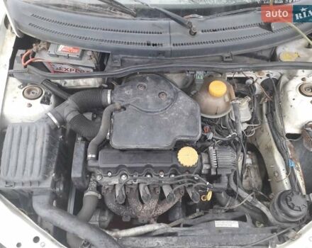 Белый Опель Комбо груз.-пасс., объемом двигателя 1.4 л и пробегом 251 тыс. км за 600 $, фото 5 на Automoto.ua