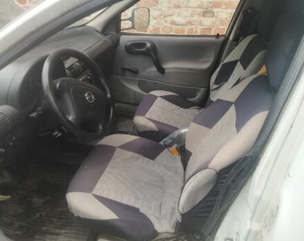 Белый Опель Комбо груз.-пасс., объемом двигателя 1.4 л и пробегом 300 тыс. км за 750 $, фото 4 на Automoto.ua