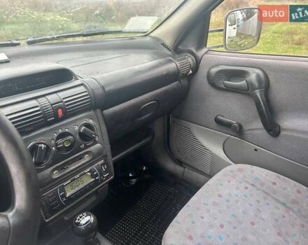 Білий Опель Комбо вант.-пас., об'ємом двигуна 1.7 л та пробігом 370 тис. км за 1500 $, фото 3 на Automoto.ua